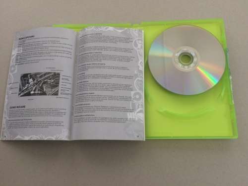 DJ Hero turntable and game