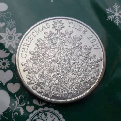 2017 Christmas Tree £5 Five Pounds Brilliant Uncirculated Coin Pack
