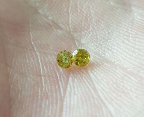 Matching Pair of 0.13ct ea (0.26ct) Fancy Intense CANARY YELLOW Round 100% Natural Diamonds! R22 000