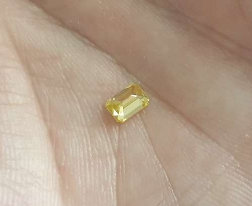 Stunner! IGL Certified Natural Loose Emerald Cut FANCY CANARY YELLOW Diamond: 0.58ct  VVS2 ! R77 000