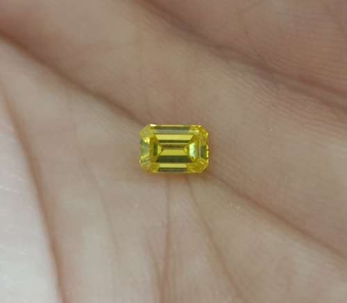 Stunner! IGL Certified Natural Loose Emerald Cut FANCY CANARY YELLOW Diamond: 0.58ct  VVS2 ! R77 000