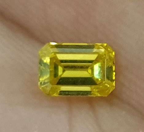 Stunner! IGL Certified Natural Loose Emerald Cut FANCY CANARY YELLOW Diamond: 0.58ct  VVS2 ! R77 000