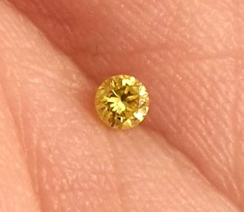 Magnificent 0.11ct Natural Fancy Vivid Yellow Loose Diamond VS2 Brilliant Round Cut