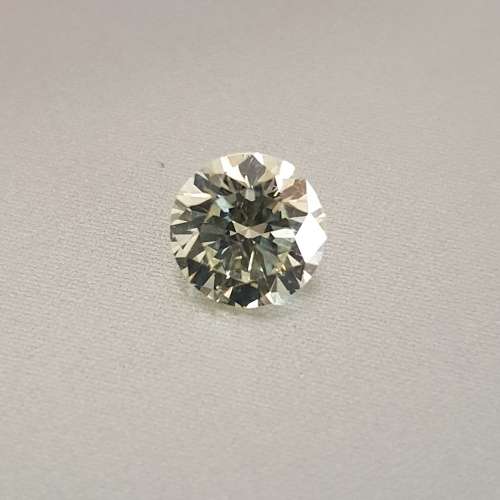 A Superb  0.70ct IGL Certified Natural Round Brilliant Cut Diamond VVS1 / J - Stunning Colour !