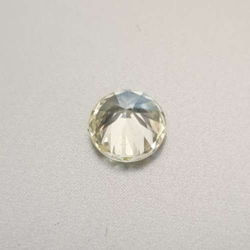 A Superb  0.70ct IGL Certified Natural Round Brilliant Cut Diamond VVS1 / J - Stunning Colour !