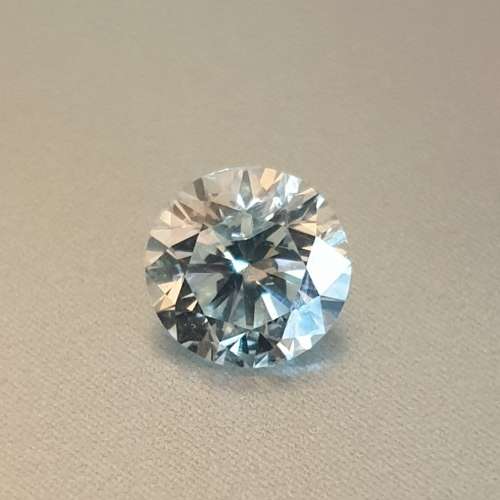A Superb 0.70ct IGL Certified Natural Round Brilliant Cut Diamond VS2 / H - Stunning Brilliance !