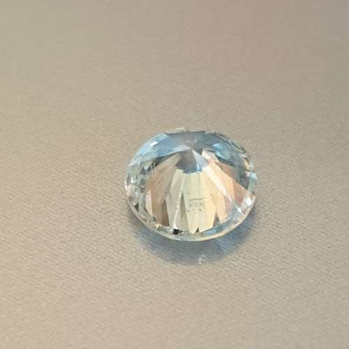A Superb 0.70ct IGL Certified Natural Round Brilliant Cut Diamond VS2 / H - Stunning Brilliance !