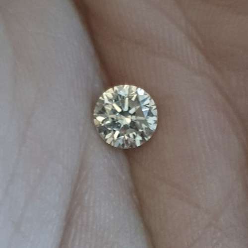 A Superb 0.70ct IGL Certified Natural Round Brilliant Cut Diamond VS2 / H - Stunning Brilliance !