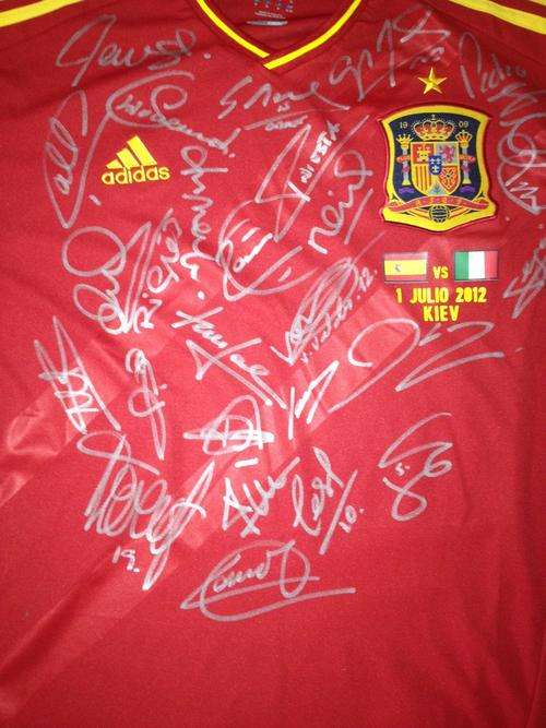 Spain signed Euro 2012 Champions Final team Home jersey with LOA