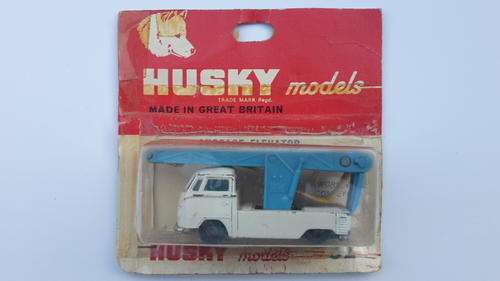 VINTAGE CORGI HUSKY V.W PICK- UP LUGGAGE ELEVATOR #32 MADE IN GT.BRITAIN 1965