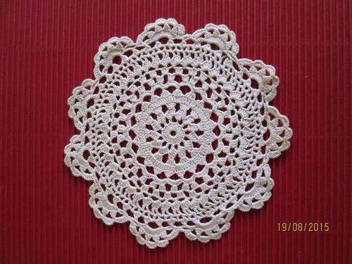 Doilie off white (2)