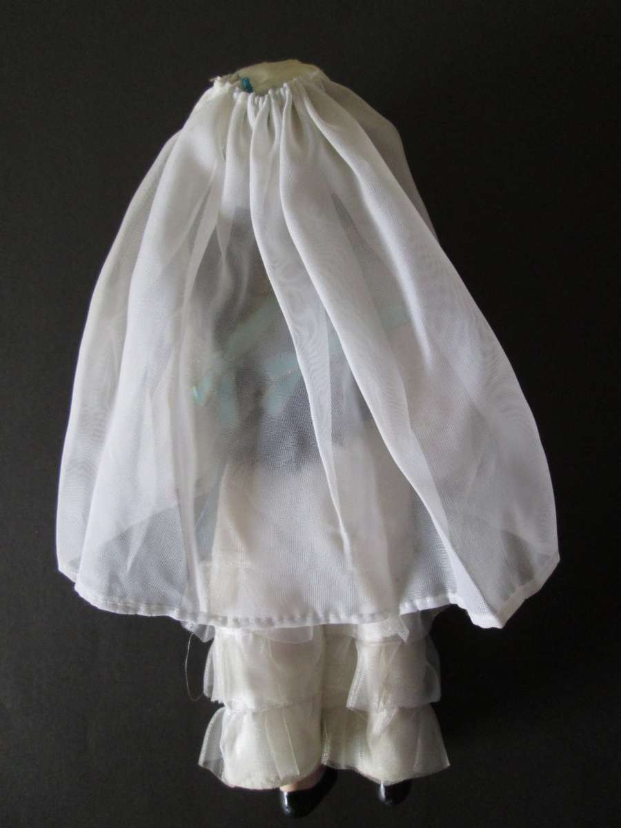 Dolls of The World- No 57- Porcelain Doll- Kazakhstan- Kazakhstan Costume + Collector's Guide