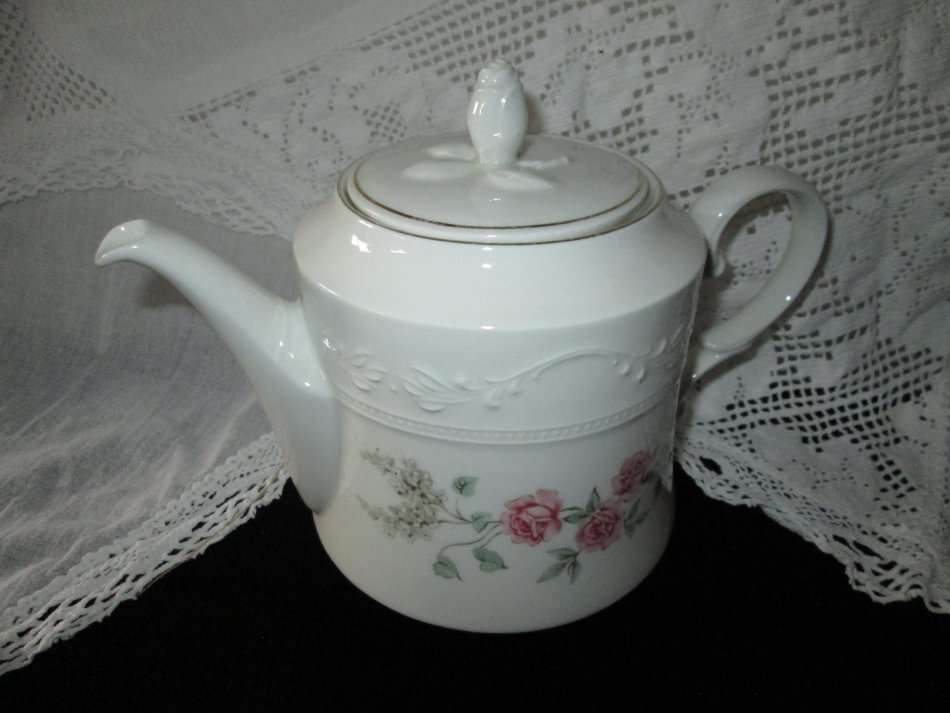 Royale Huguenot TeaPot Rose design