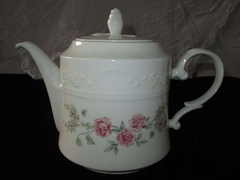 Royale Huguenot TeaPot Rose design