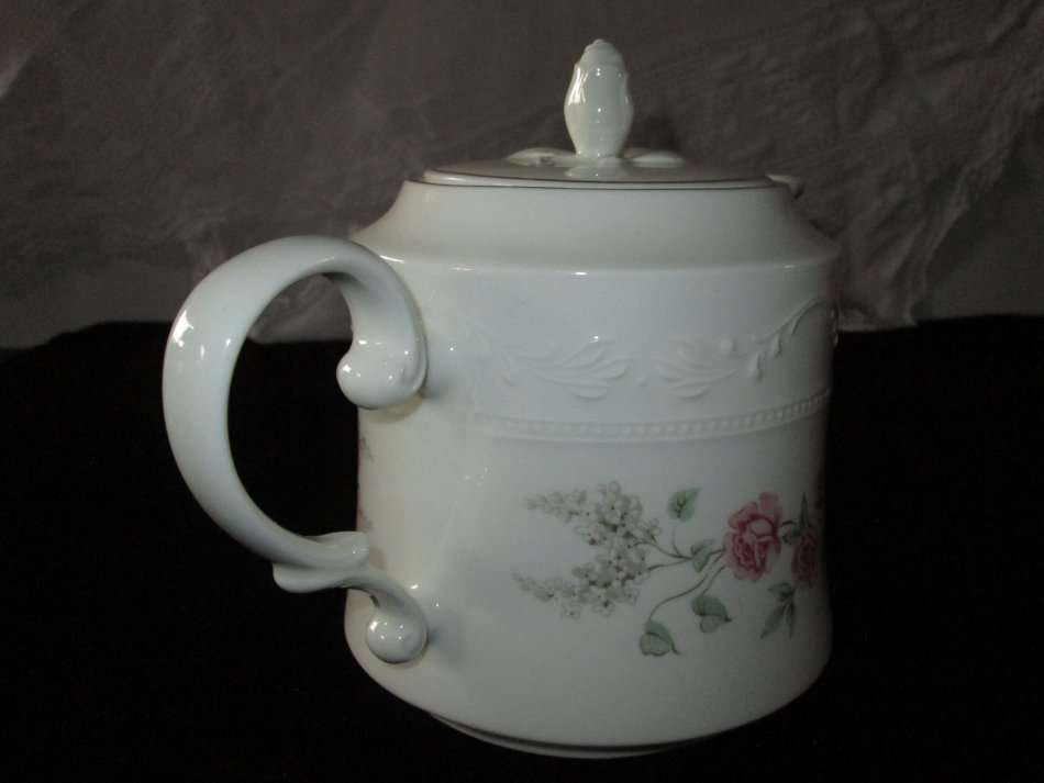 Royale Huguenot TeaPot Rose design