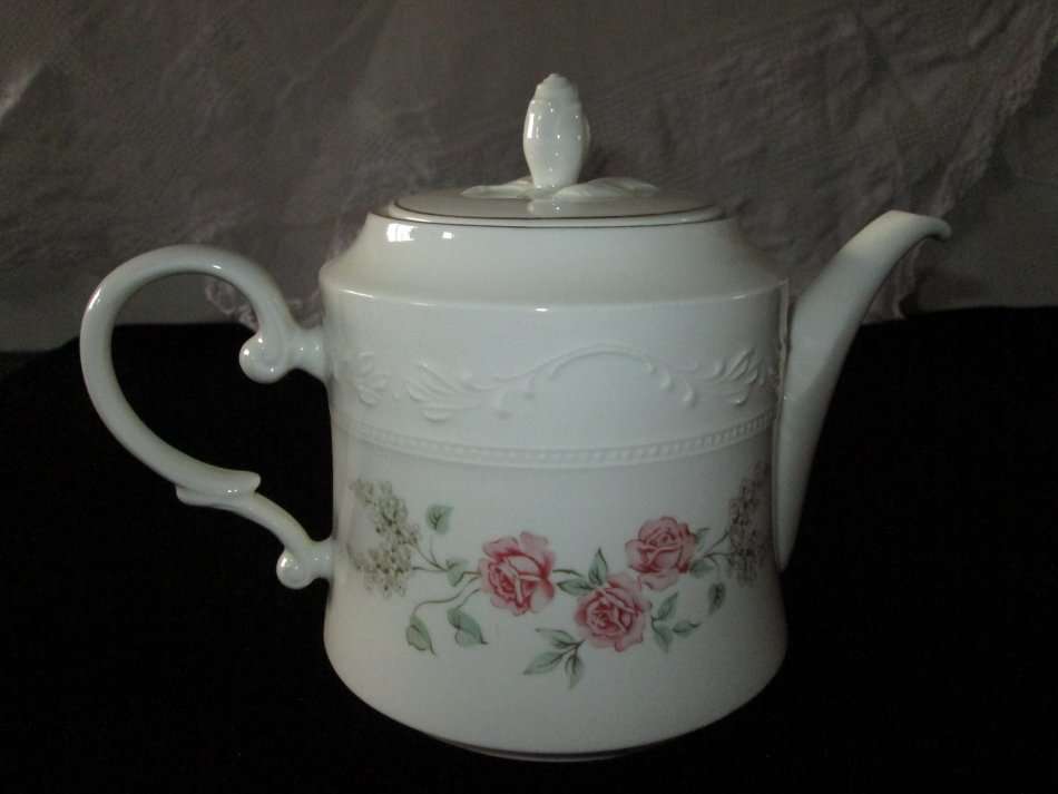 Royale Huguenot TeaPot Rose design
