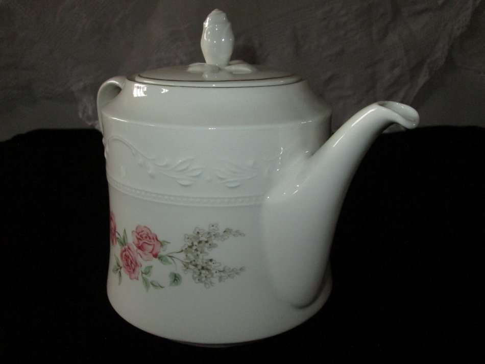 Royale Huguenot TeaPot Rose design