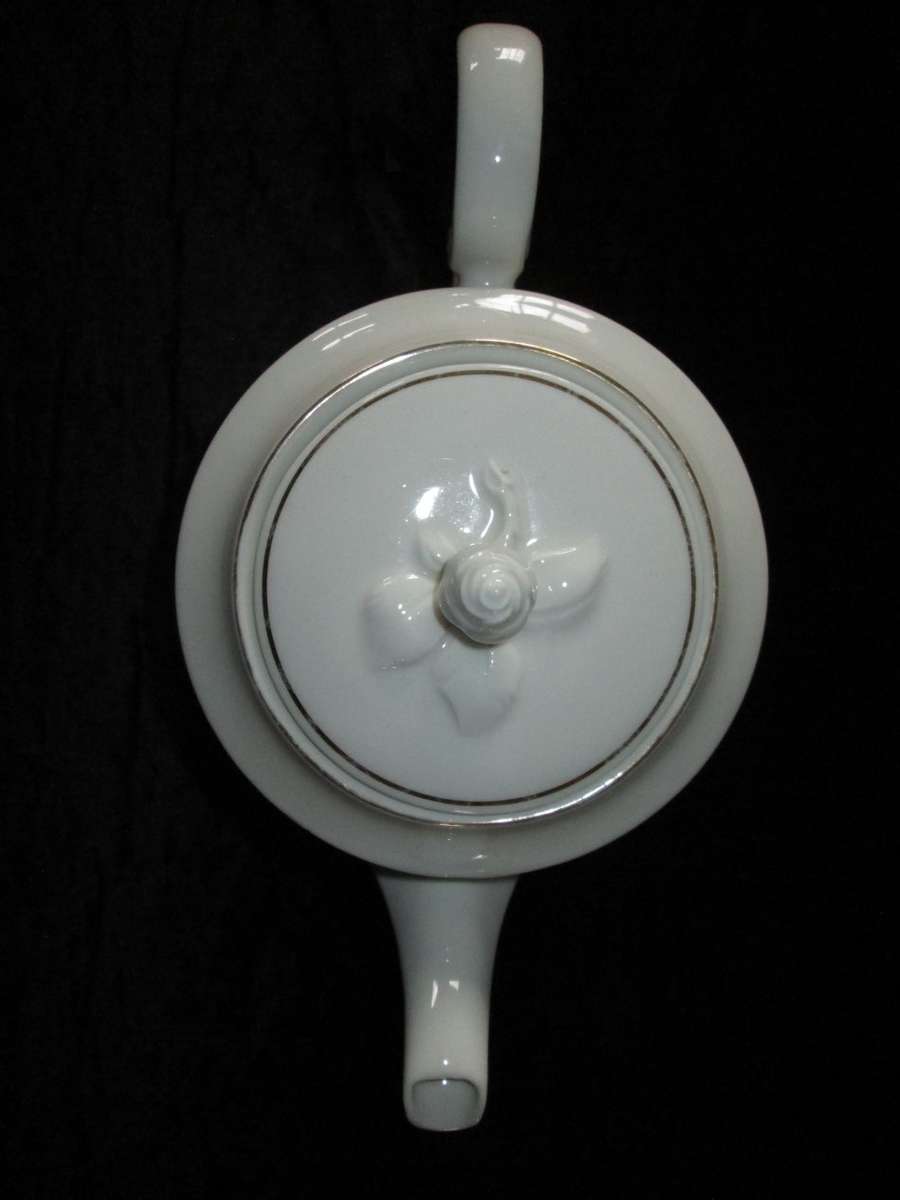 Royale Huguenot TeaPot Rose design