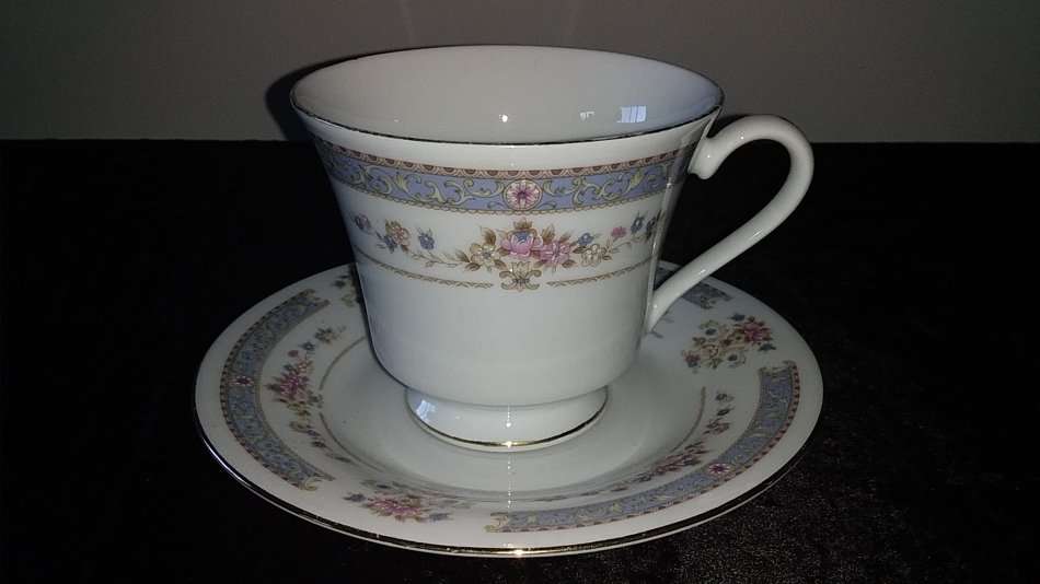 Cup and Saucer-Crescent-Fine China-Made in China-JIE PAI-Mix and Match