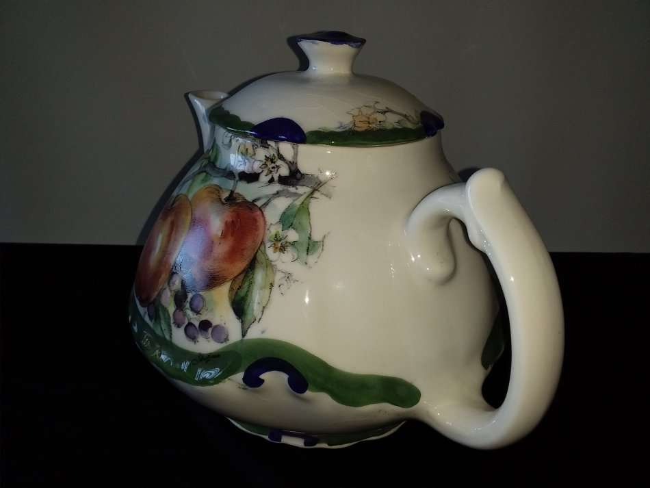 Pottery Garden-Ye Olde World-Potterwoods-Tea and Coffee ware-Pot-Fruit Scenery