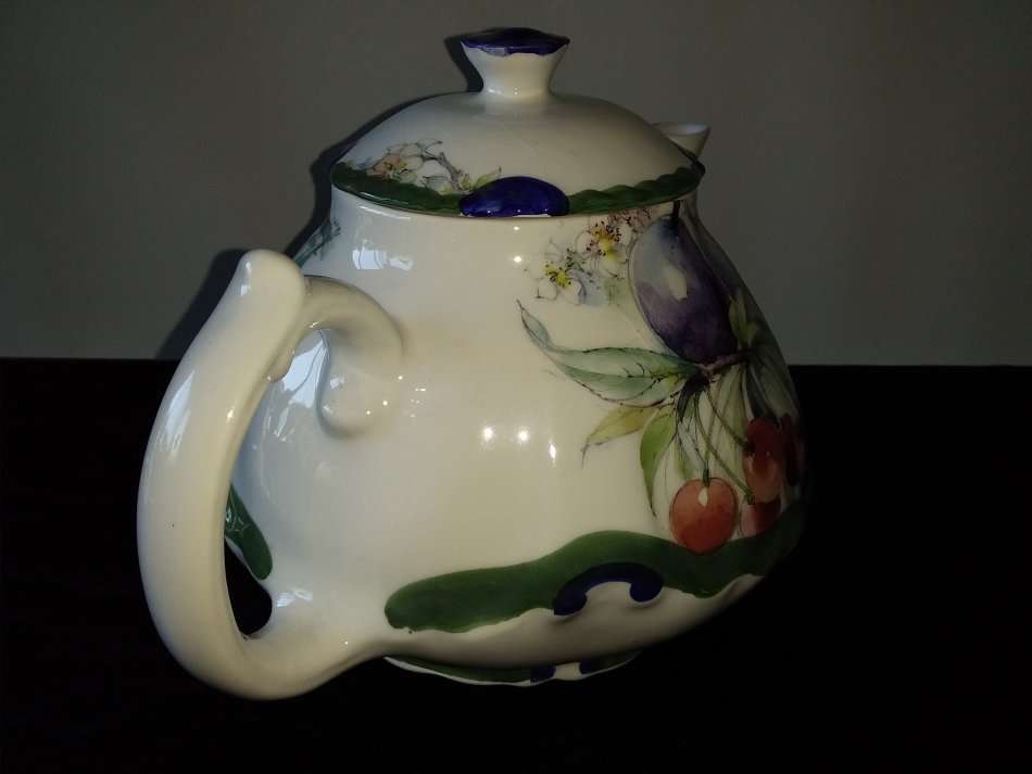 Pottery Garden-Ye Olde World-Potterwoods-Tea and Coffee ware-Pot-Fruit Scenery
