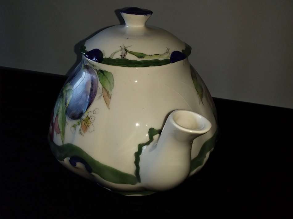 Pottery Garden-Ye Olde World-Potterwoods-Tea and Coffee ware-Pot-Fruit Scenery