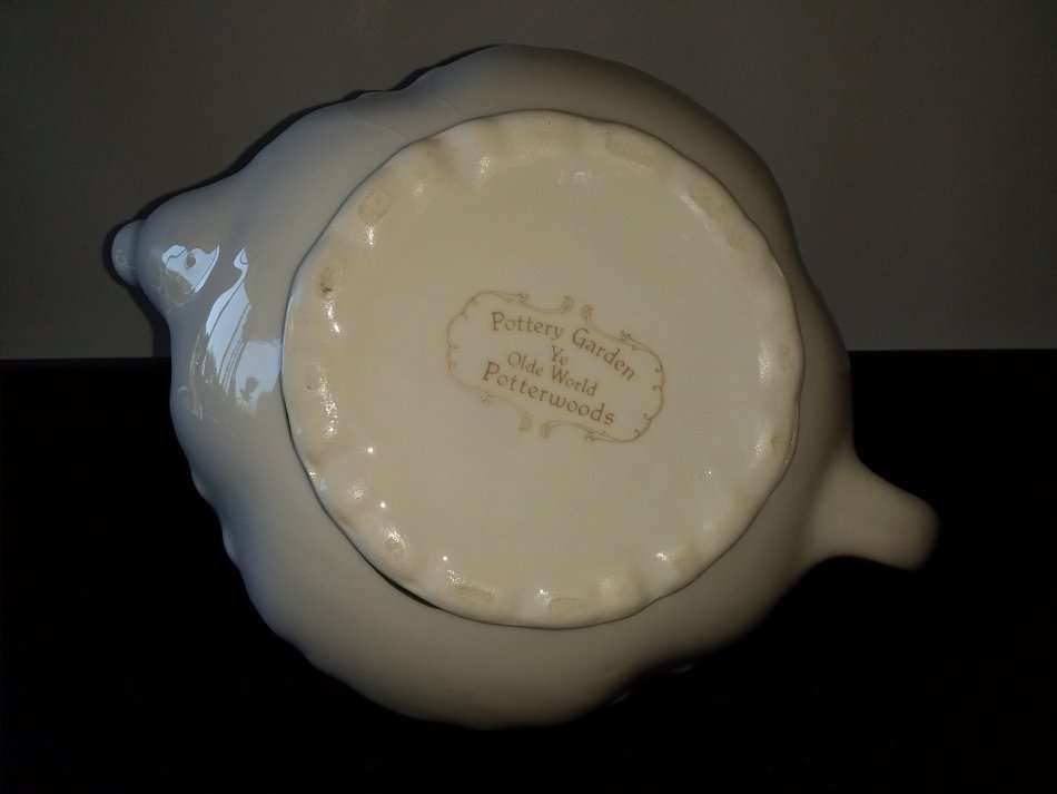 Pottery Garden-Ye Olde World-Potterwoods-Tea and Coffee ware-Pot-Fruit Scenery