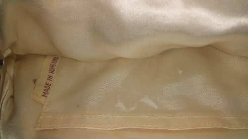 Vintage-Collectable-Handbag-Made in Hong Kong Some crystals / Glass /beads missing. Lining damage