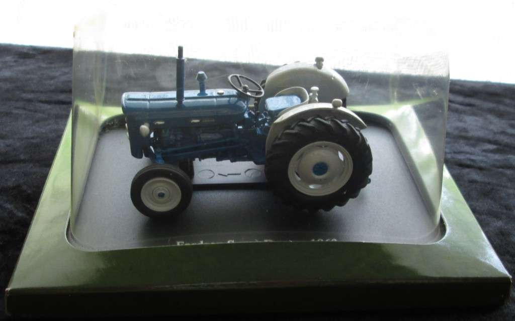 Hachette Partworks-Scale Model-Tractor-Fordson Super Dexta-1963-Blue
