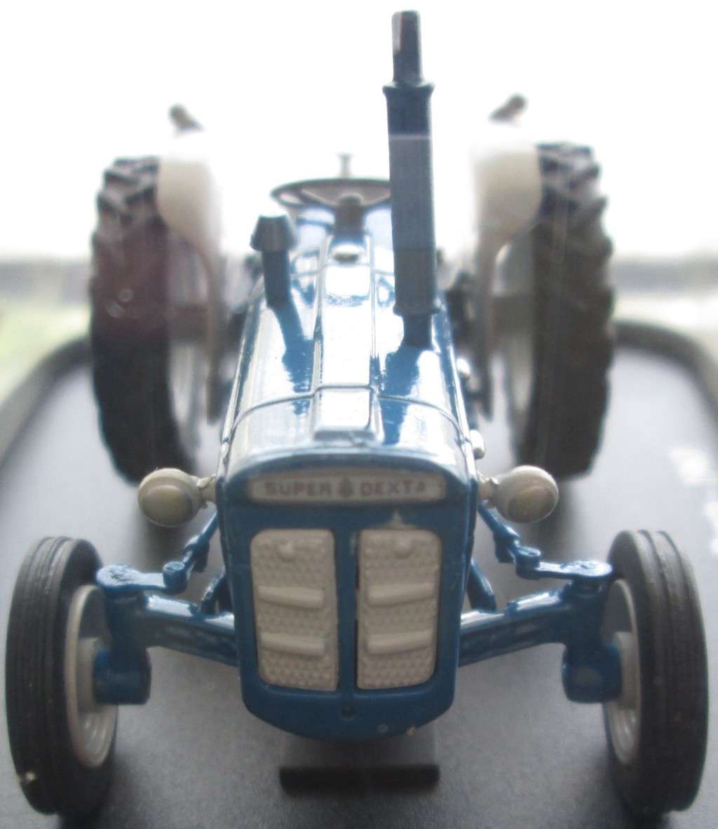 Hachette Partworks-Scale Model-Tractor-Fordson Super Dexta-1963-Blue