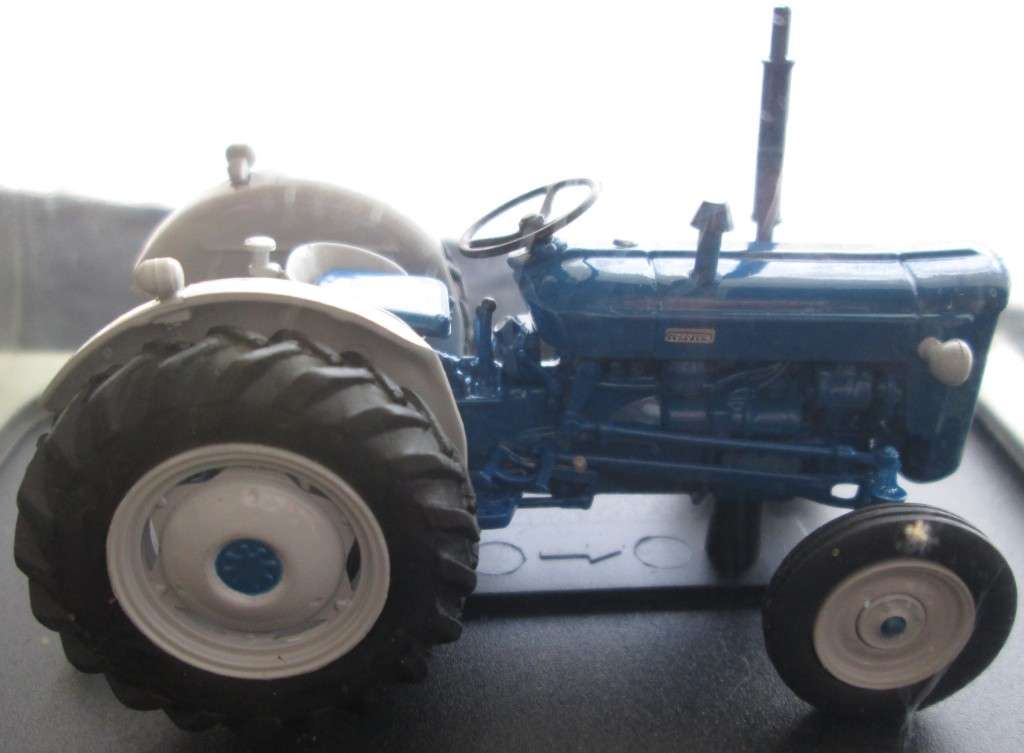 Hachette Partworks-Scale Model-Tractor-Fordson Super Dexta-1963-Blue