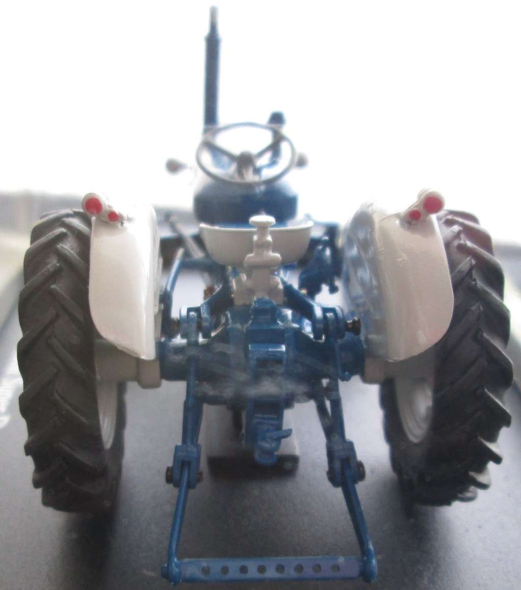 Hachette Partworks-Scale Model-Tractor-Fordson Super Dexta-1963-Blue