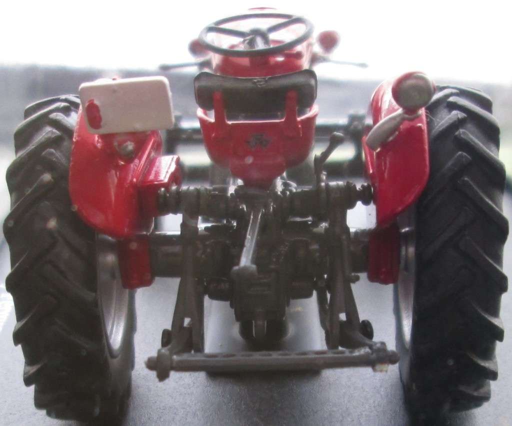 Hachette Partworks-Scale Model-Tractor-Massey Ferguson 825-1963