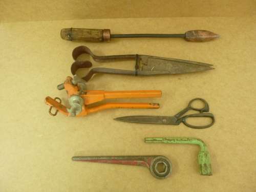 **Crazy R1 start**Selection of vintage tools