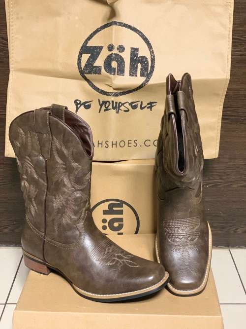 100% Original Men's Rambler Taupe Boots - Size SA 8