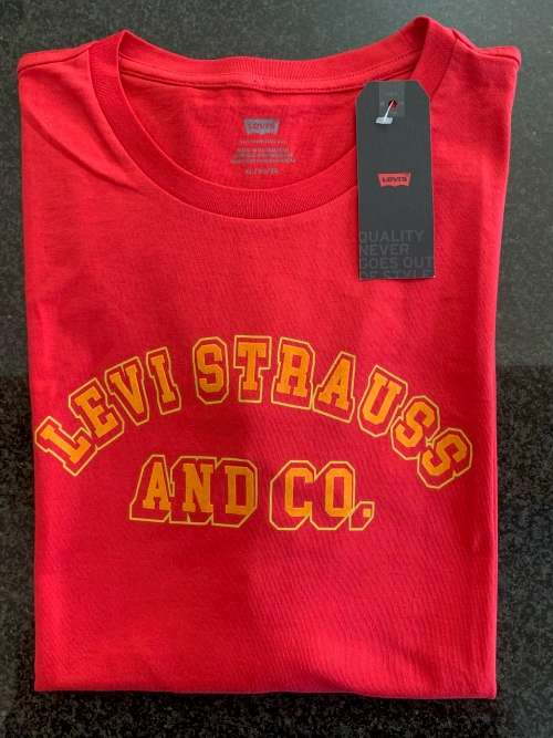 100% Original Levi`s Tee - Size L