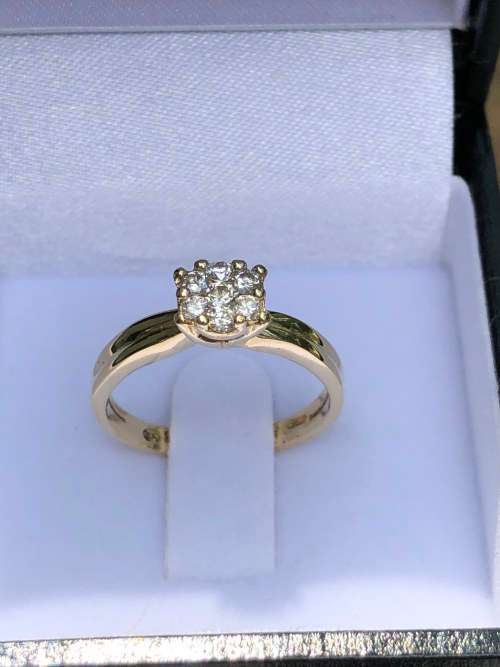 18ct Yellow Gold Diamond Ring