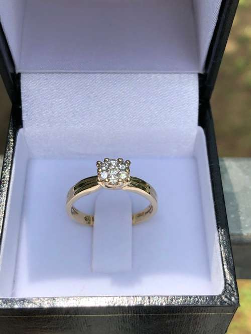18ct Yellow Gold Diamond Ring