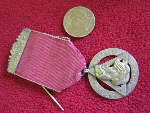 MASONIC JEWEL - APOLLO LODGE IN JOHANNESBURG - SCARCE FOUNDER MEMBER -  50c DEMONSTRATES SIZE.