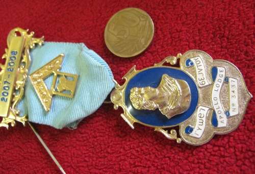 MASONIC JEWEL - APOLLO LODGE IN JOHANNESBURG -  50c DEMONSTRATES SIZE.