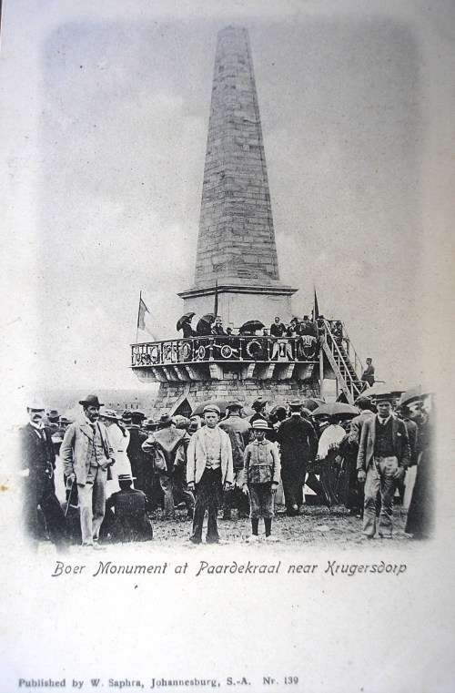 KRUGERSDORP - BOER WAR MONUMENT - VINTAGE POSTCARD. TINY CREASE TOP RIGHT , CORNER ABOUT TO DETATCH.