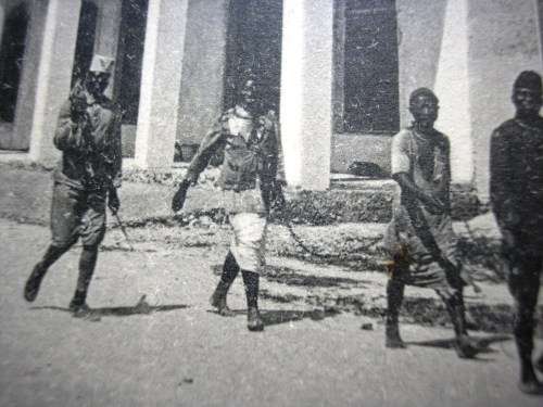 GERMAN EAST AFRICA - CHAINED PRISONERS OFF TO WORK - VINTAGE POSTCARD  - GOOD CONDITION.