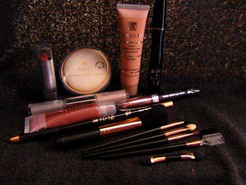 Makeup Set place your bet!starting with only R1!!!