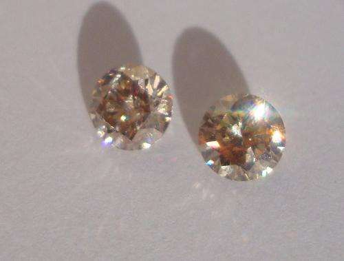 A GORGEOUS PAIR OF 0.32 tcw  { SI/1 } CHAMPAGNE DIAMONDS DEBUTING  ON THE CRAZY WED R1 AUCTION !!!!