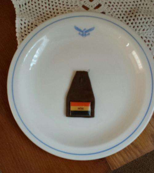 SAAF Eating Plate + Old SA Flag Army Insignia