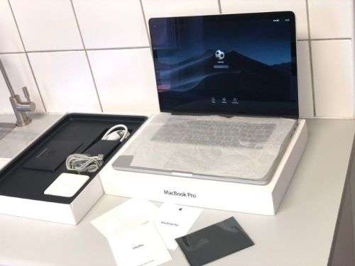 MacBook Pro 15" Retina Display, i7, 8GB, 256GB SSD Nvidia Graphics