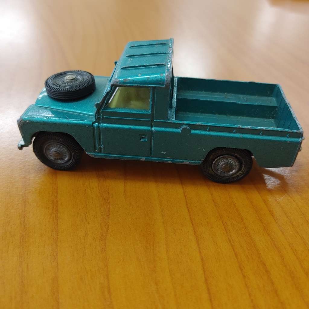 Land Rover 109` W.B Corgi