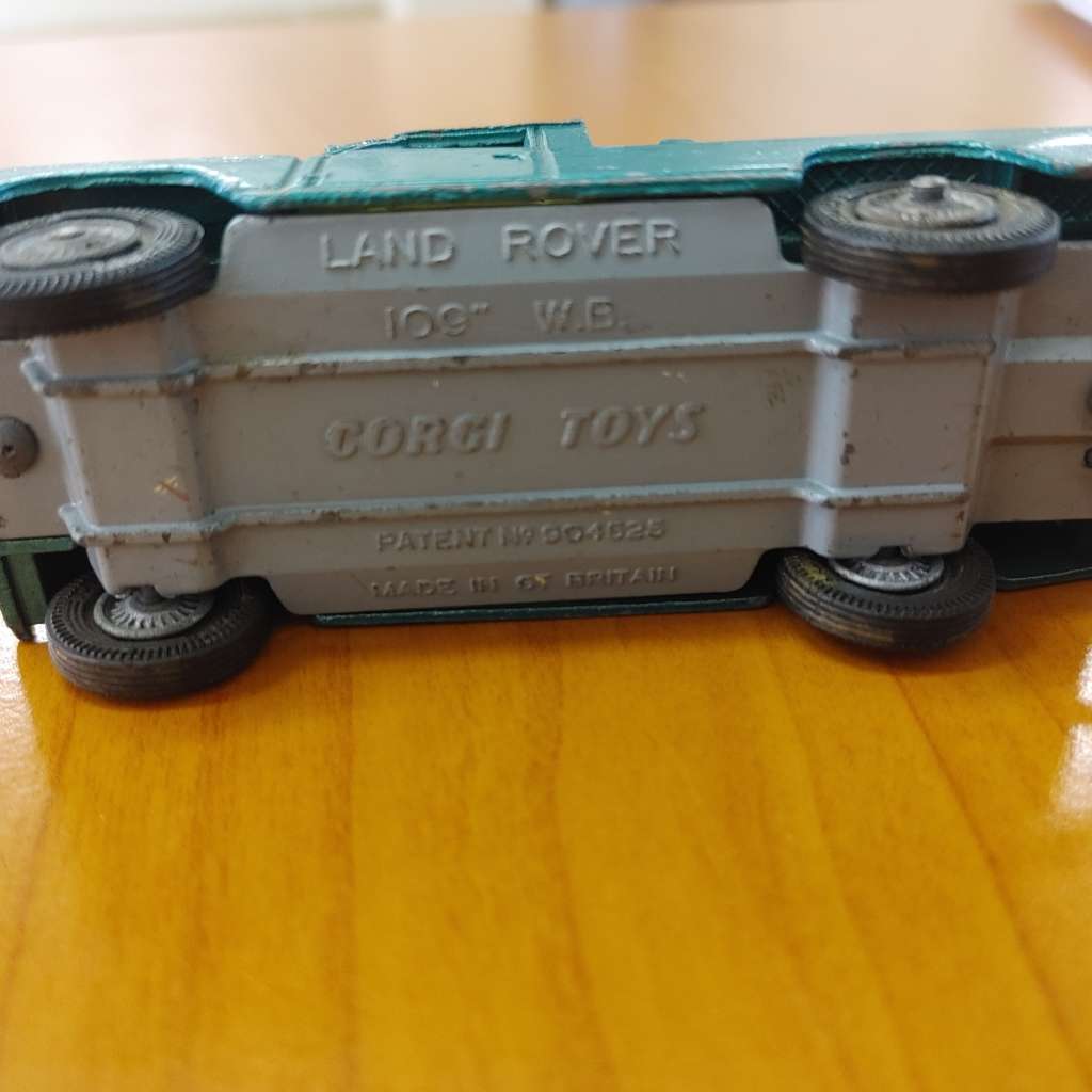 Land Rover 109` W.B Corgi
