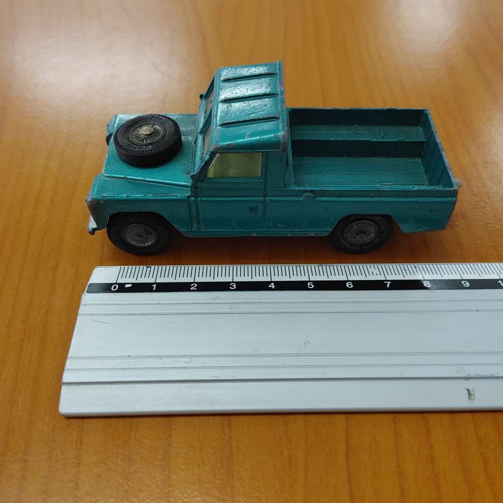 Land Rover 109` W.B Corgi