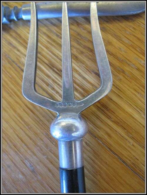 A job lot of 9 cutlery items